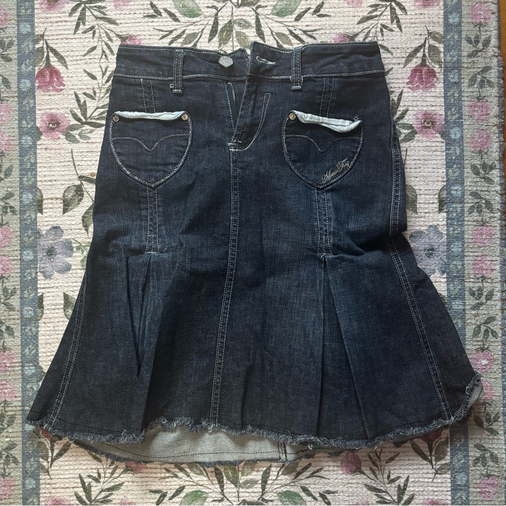 Adorable! Heart pocket denim skirt 🖤💟